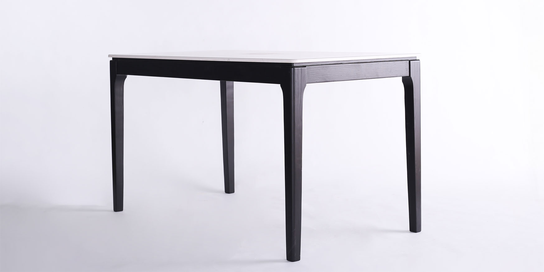 minimalist round dining table
